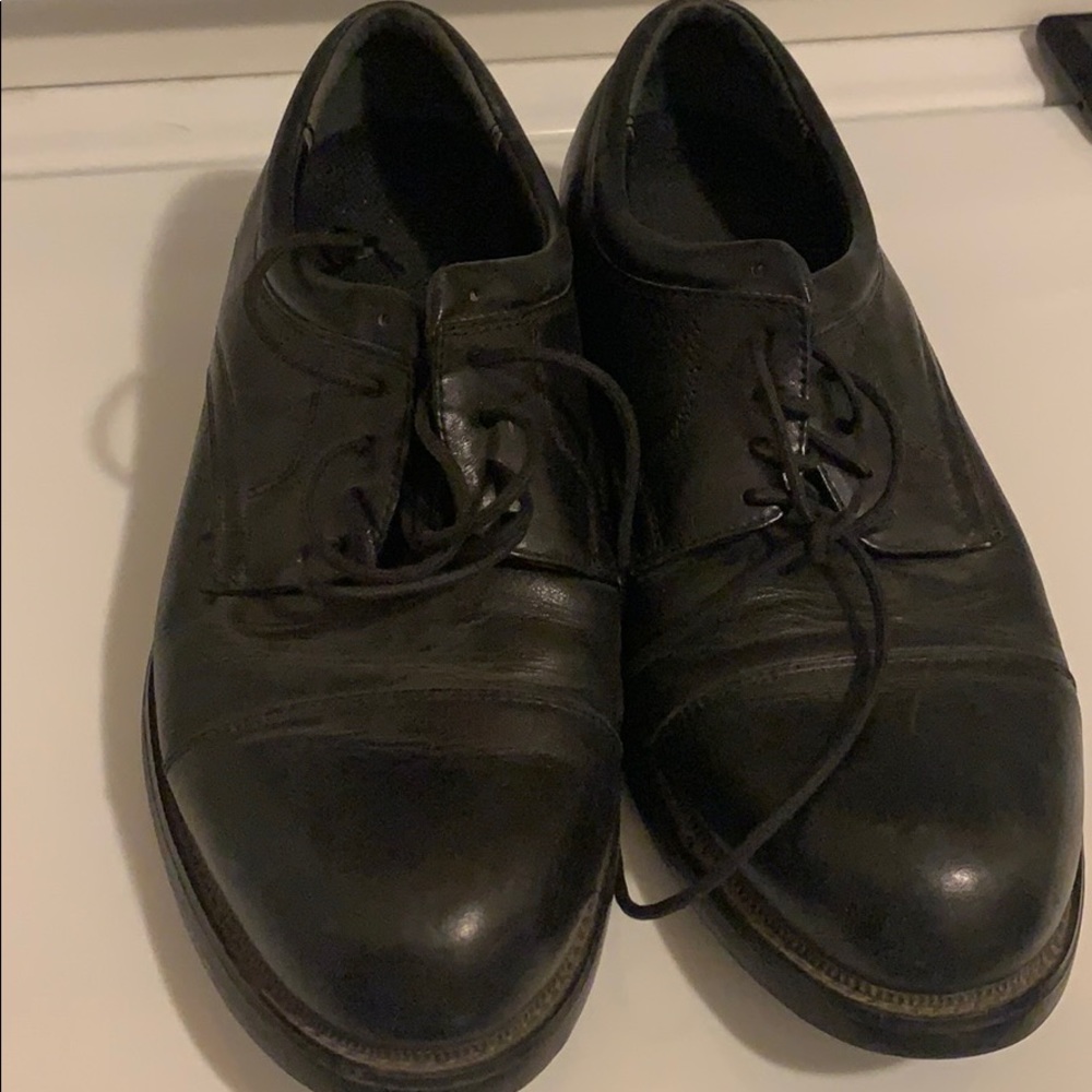 Black dress shoes